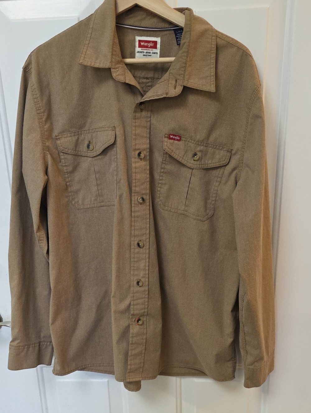 Wrangler Men's Button-Down Work Shirt in Brown Tan